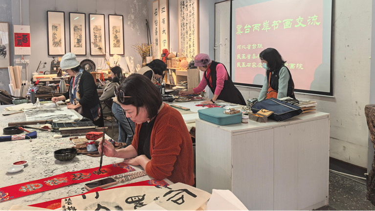 臺(tái)灣書畫家參訪團(tuán)赴冀交流 筆墨傳情繪兩岸同心 